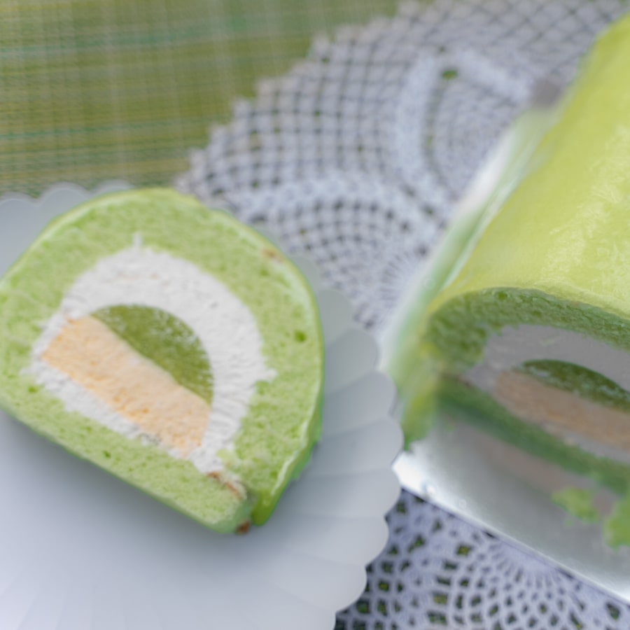 メロンロールケーキ【送料込み】