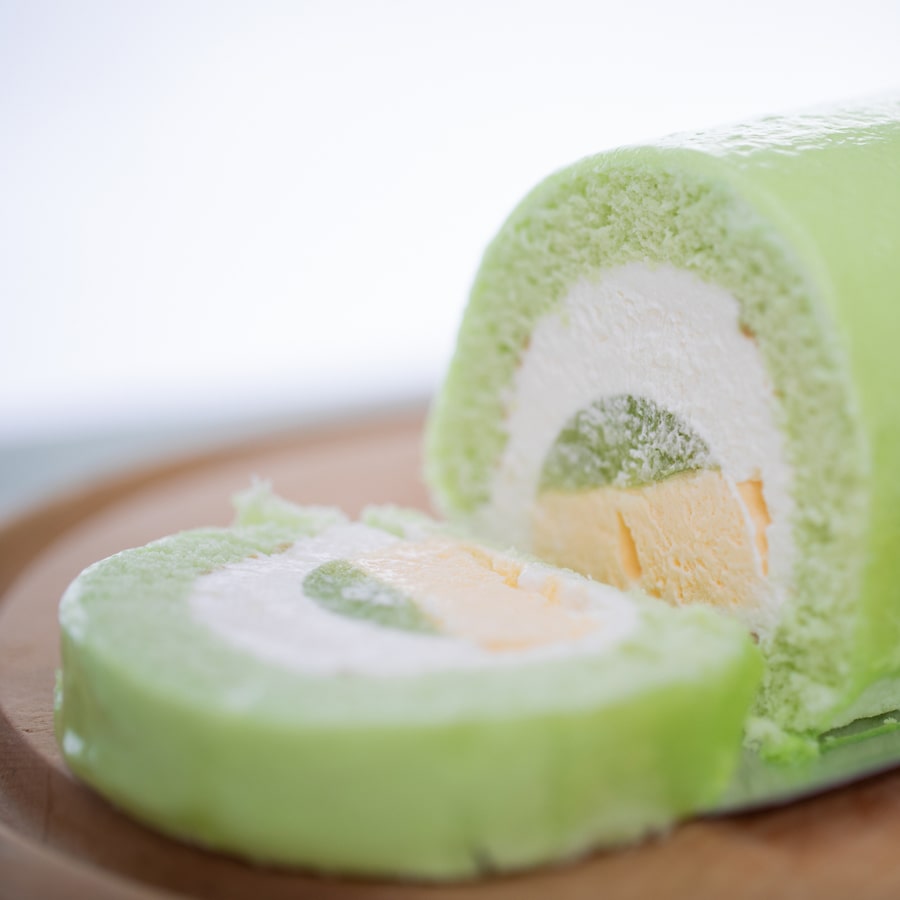 メロンロールケーキ【送料込み】